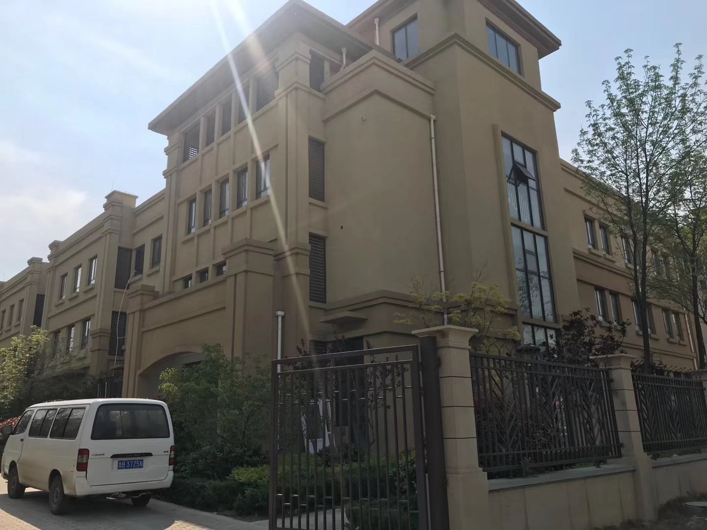 幼儿园水泥自流平进场