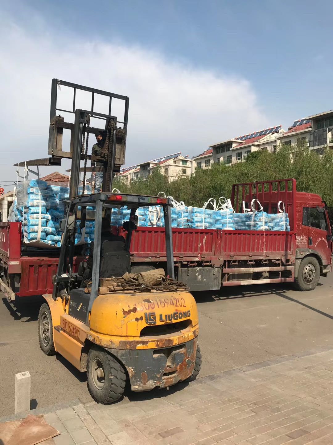 幼儿园水泥自流平进场